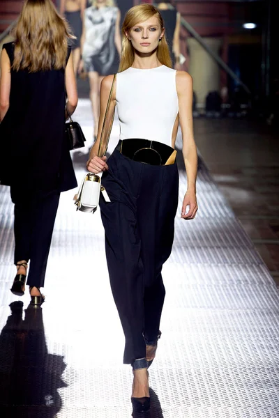 Look 12